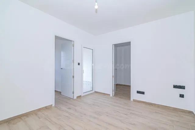 VENTA 5 DORMITORIOS. BAÑO. ASEO. REFORMADO — 3