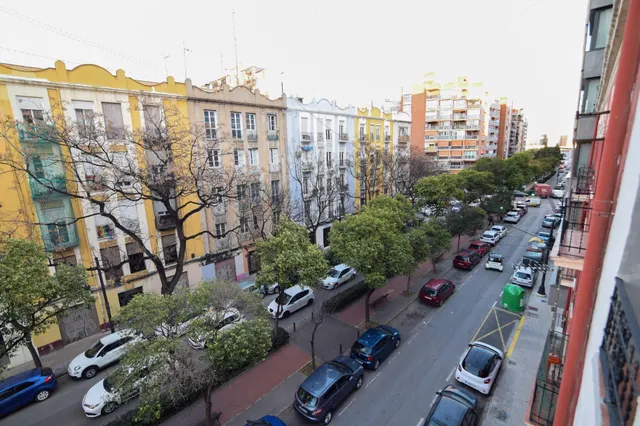 PISO CENTRICO EN EL BARRIO DE ARRANCAPINS. — 38