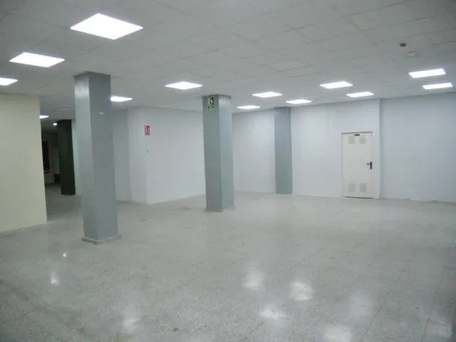 LOCAL EN UNA UBICACIÓN INMEJORABLE — 12