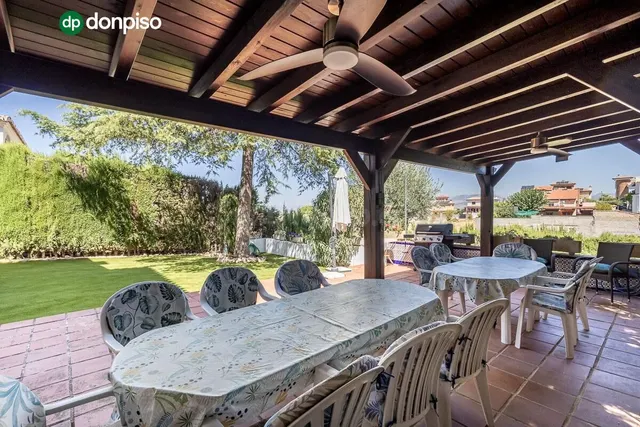 CASA PAREADA EN LA ZUBIA CON PISCINA, ZONA DE BARBACOA Y JARDÍN — 4