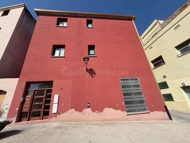 Vive en el corazón de Castelló d’Empúries: piso listo para entrar a vivir — 31