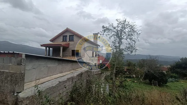 CASA EN MOS — 8