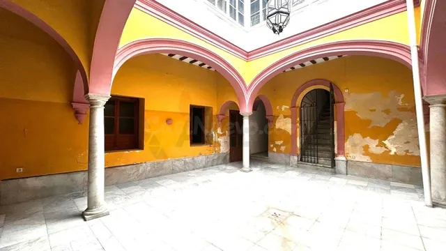 PROPIEDAD EMBLEMÁTICA EN EL CENTRO DE JEREZ - foto 3