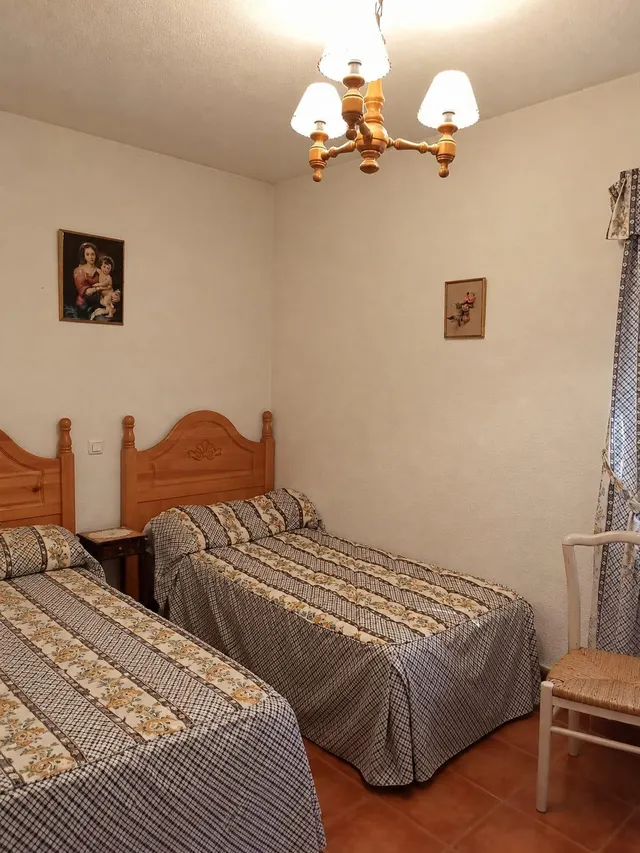 Chalet independiente de una sola planta con parcela llana de 955 m2 en una de las mejores zonas de la urbanización Nueva Sierra. — 21