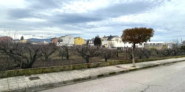 Parcelas de terreno urbano en pleno centro de Cacabelos — 3