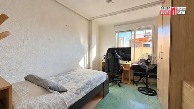 Vivienda de 3 dormitorios con balcón en Plaza Madrid, Elche (Alicante) — 5