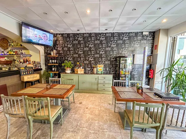 Bar-restaurante ubicado en una zona muy concurrida, con gran - foto 4