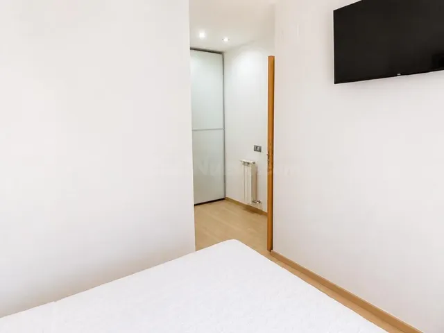 Amplia vivienda seminueva con dos terrazas, zona comunitaria y dos plazas de parking opcionales en la zona de Sagrada Família de Manresa — 7