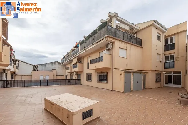 Piso en urbanización con piscina en Las Gabias — 24