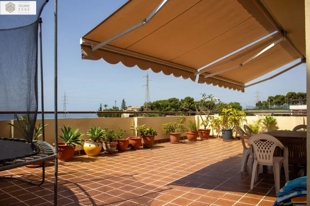 PRECIOSO CHALET PAREADO JUNTO AL MAR — 32