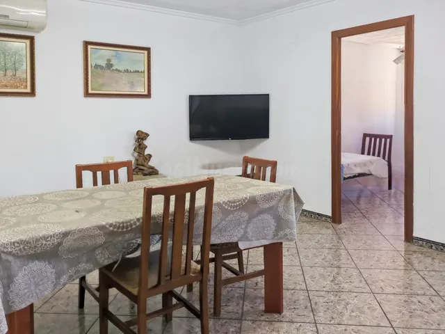 Casa independiente con nave industrial y parcela - foto 4