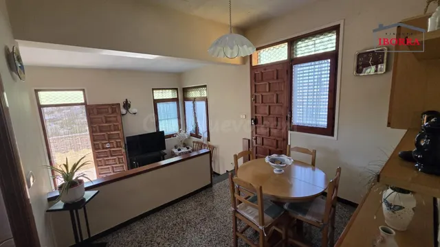 ENCANTADORA CASA INDEPENDIENTE DE UNA SOLA PLANTA EN URBANIZ - foto 2