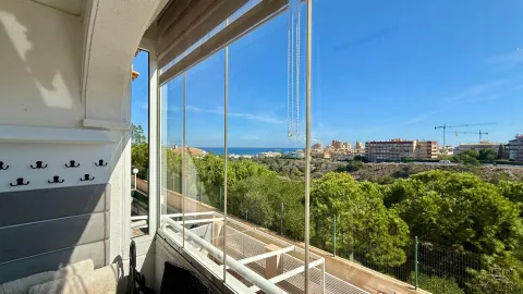 Apartamento con vistas al mar, piscina y licencia turística en La Mata, Torrevieja