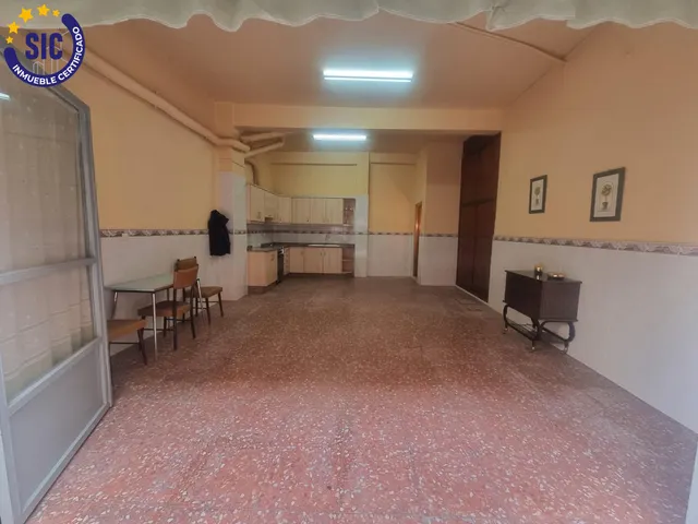 LOCAL COMERCIAL EN PROCESO DE CAMBIO A VIVIENDA CON PLAZA DE GARAJE — 18