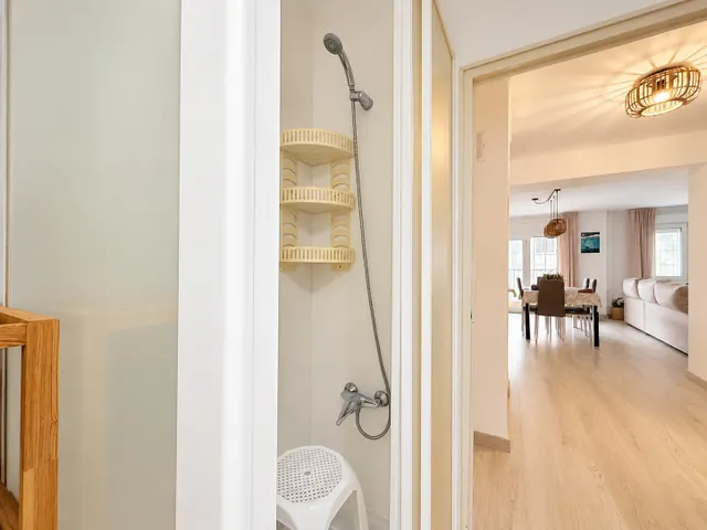 Piso de 150 m2 construidos con 5 habitaciones y parking – Tarragona — 32