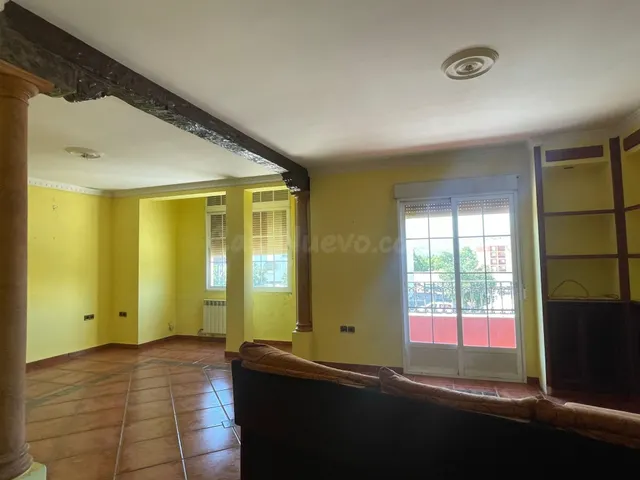 Venta de Comercial + Piso + Local en Avenida Jaén Torredonji - foto 3