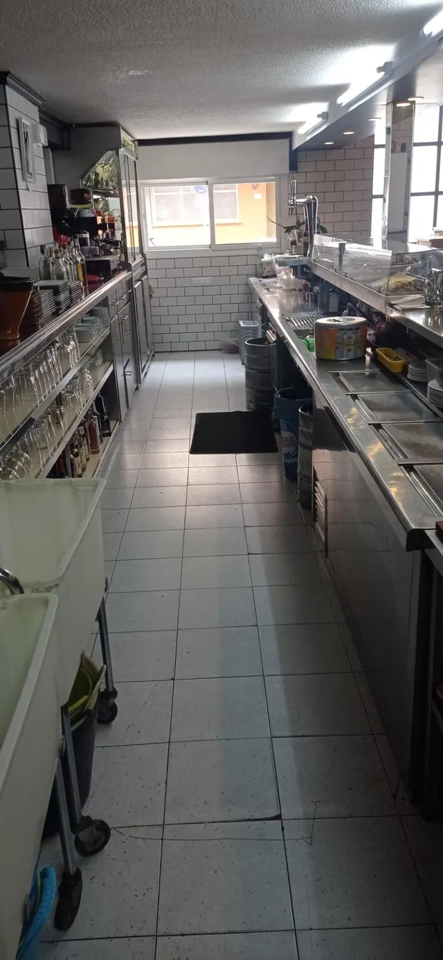 SE VENDE NEGOCIO DE HOSTELERIA, EN PLENO FUNCIONAMIENTO. — 11