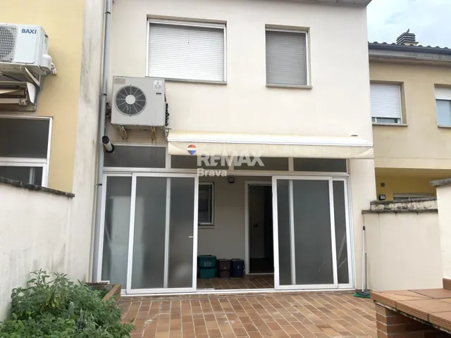 Amplio Adosado en Sarria de Ter - Ideal para Entrar a Vivir — 29