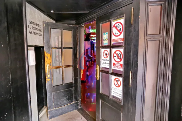 LOCAL EMBLEMÁTICO CON NEGOCIO EN FUNCIONAMIENTO A 150 METROS DE LA PLAYA – GUARDAMAR DEL SEGURA — 21