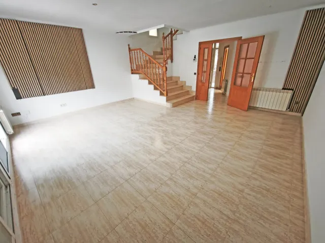 Casa adosada con terrazas y garaje en Benavent de Segrià — 17