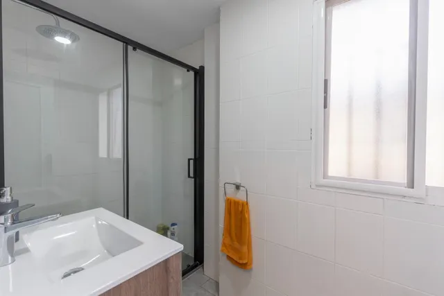 Casa independiente con piscina en La Zubia. — 30