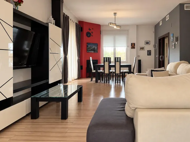Espectacular  casa unifamiliar con piscina privada, domótica y placas solares — 13