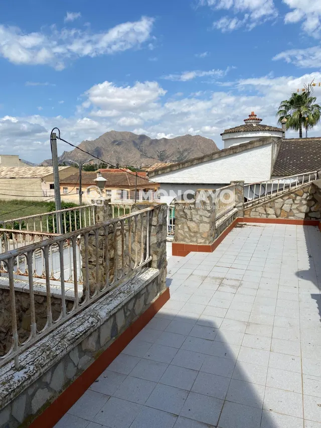 Fantástico chalet independiente en la tranquila localidad de - foto 3