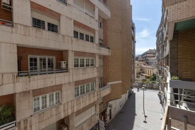 Amplia vivienda en pleno centro de Granada — 18