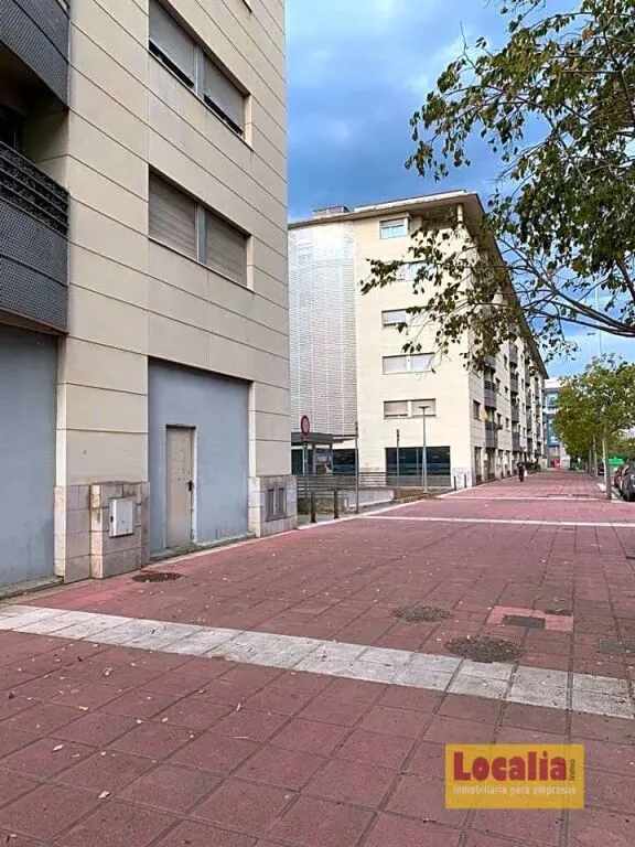 Local comercial en bruto junto a El Corte Inglés - foto 3
