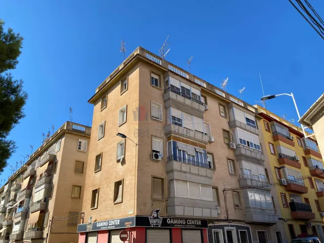 Piso totalmente exterior con vistas despejadas y mucho luz natural. — 31