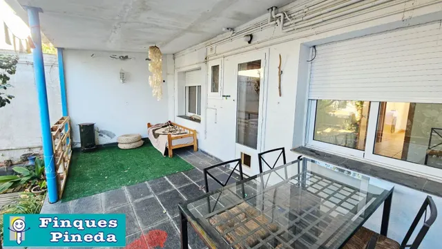 CASA PLANTA BAJA CON 2 VECINOS CON JARDÍN — 15