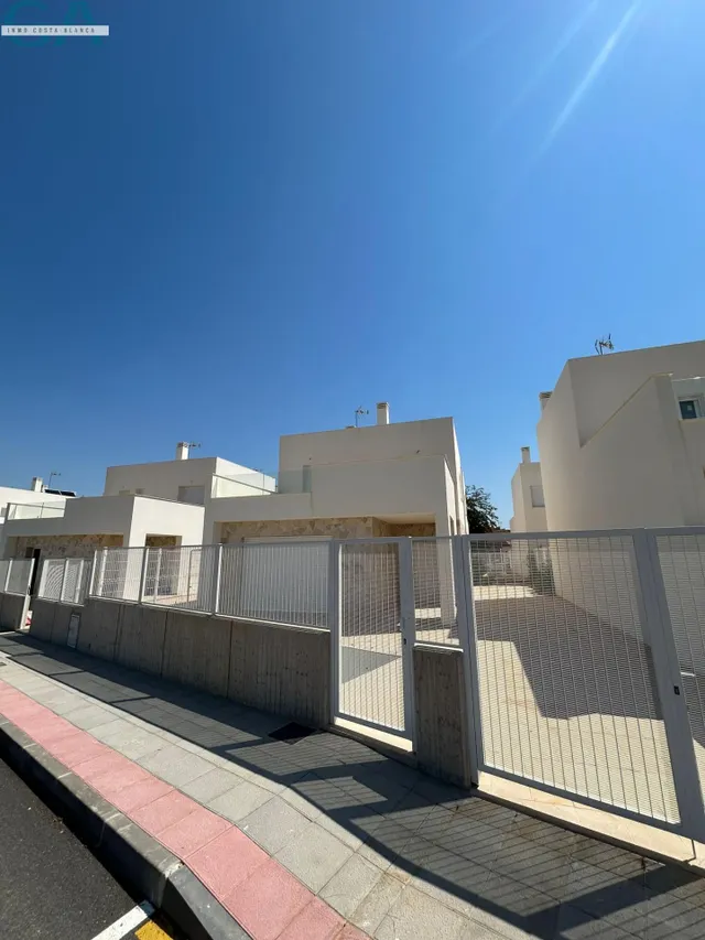 VILLA DE OBRA NUEVA EN HONDON DE LAS NIEVES — 30