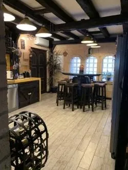 Villa de estilo mallorquín con amplio jardín de pinos en Cala Vinyes — 43