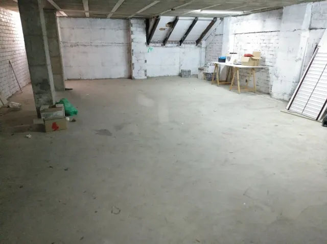 LOCAL COMERCIAL MUY CENTRICO CON ACCESO A DOS CALLES — 7