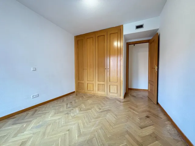 Ciudad Jardín, Chamartin. 3 dormitorios 2 wc garaje y piscina. — 22