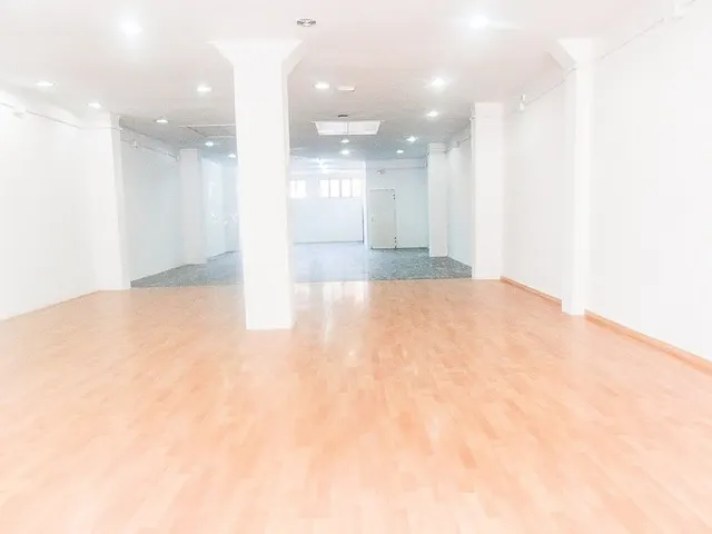 Local diáfano en venta, Sabadell, zona  Creu de Barbera — 17
