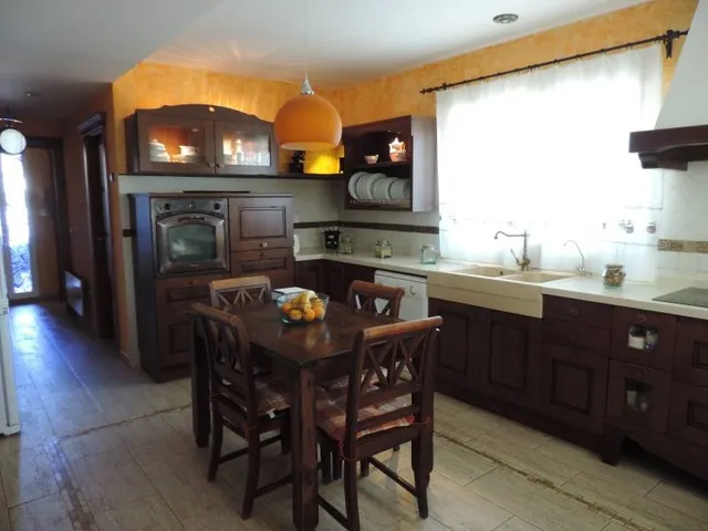 chalet en zona del colegio elians — 23