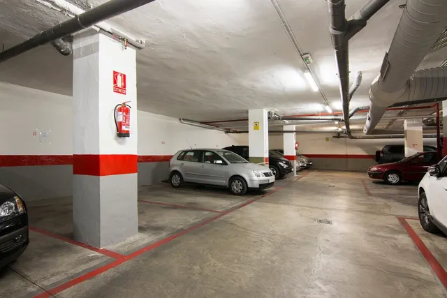 Plaza de garaje en camino de Ronda, junto Gimnasio Yo10 — 6