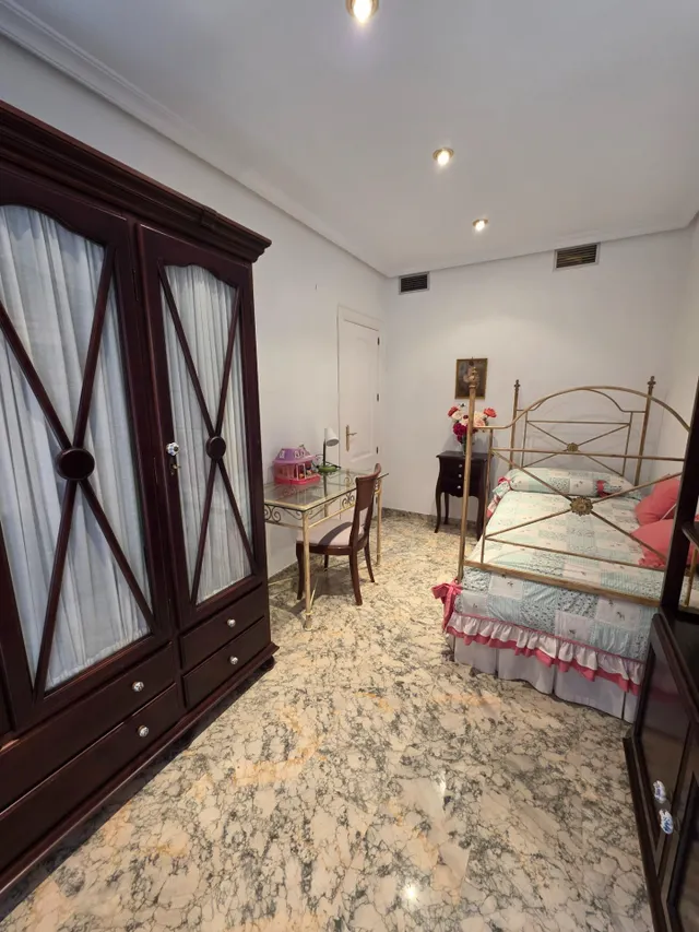 Piso de 3 dormitorios con ascensor y trastero — 10
