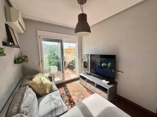 Encantador apartamento bien distribuido con balcón orientado - foto 2