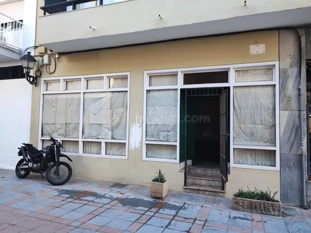 ALQUILER LOCAL COMERCIAL C. CASTILLO FUENGIROLA, A UN PASO D