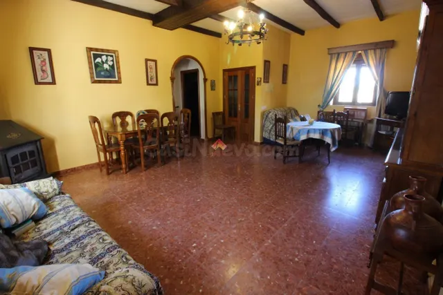 FINCA CON NAVE Y VIVIENDA MUY PRÓXIMA A RONDA - foto 5
