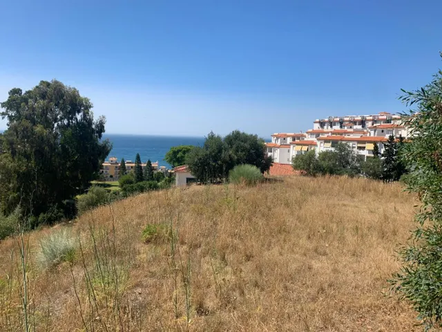 ¡Inversión con Vistas Eternas al Mar! Parcela de 4.363 m2 en Benalmádena (Sector SP-18), junto a Holiday World — 2