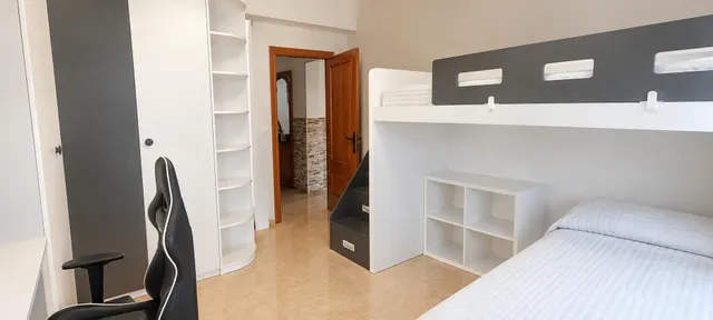 AMPLITUD Y COMODIDAD EN PLENO CENTRO DE LA LÍNEA, JUNTO A LA VELADA — 10