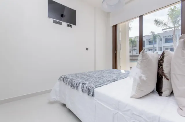 BUNGALOW DE 2 DORM. DE NUEVA CONSTRUCCIÓN EN COMPLEJO RESIDENCIAL EN TORREVIEJA. — 9