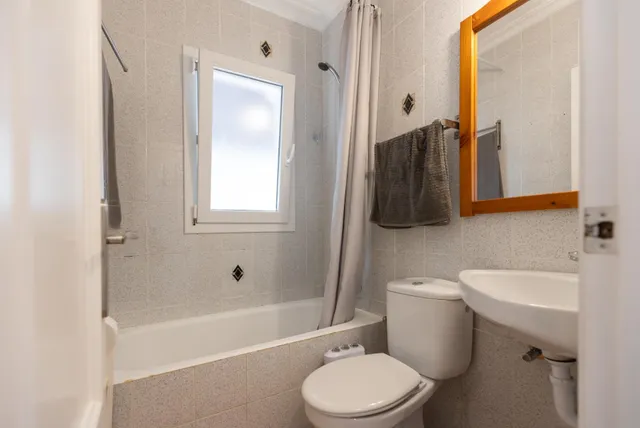 Chalet Semi Adosado. Piscina y Jardín Privados. — 50