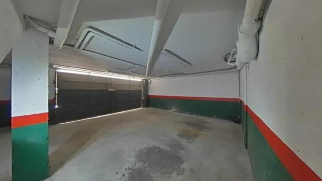 Gran casa con garaje y piscina — 27