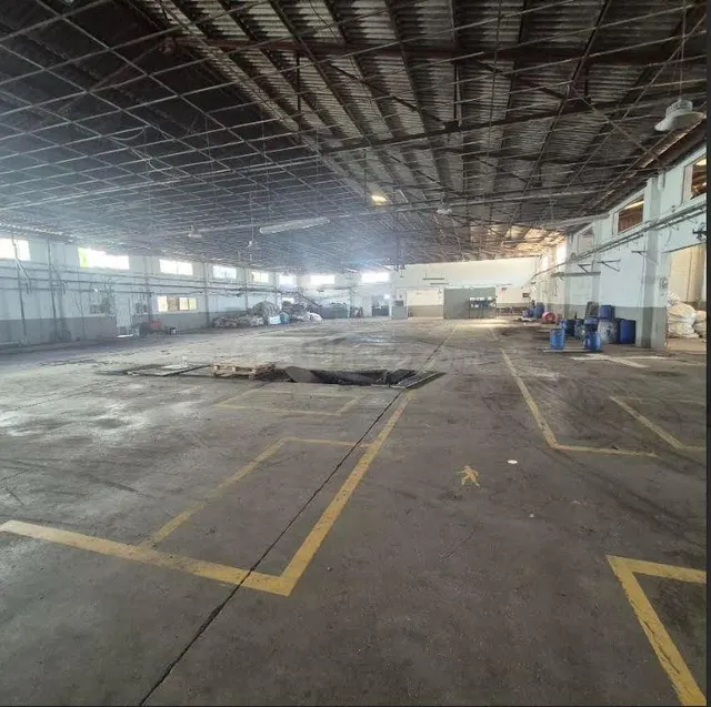SE VENDE NAVE COMERCIAL EN EL POLIGONO CARMADAY DE 2.700 MET - foto 2