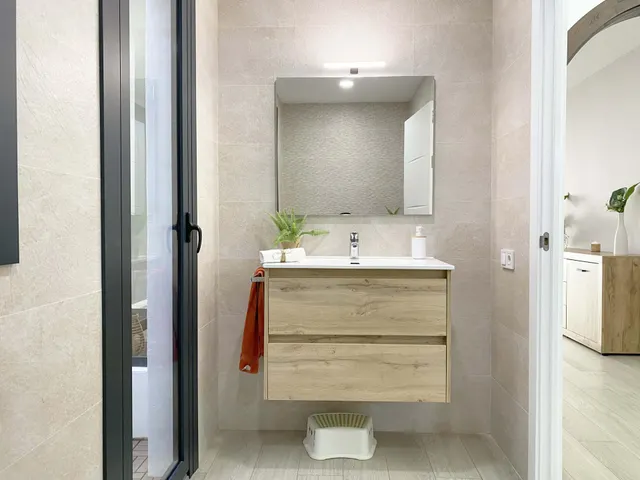 Chalet adosado en venta en Calle de Regàs — 14