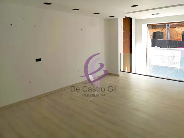 LOCAL COMERCIAL DE 400 METROS CON GRAN ESCAPARATE A 100 METROS DE PLAZA MAYOR — 9